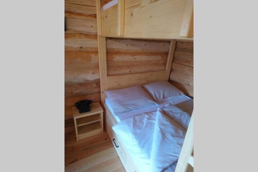 Hut At The Forest Male Brusnice Luaran gambar