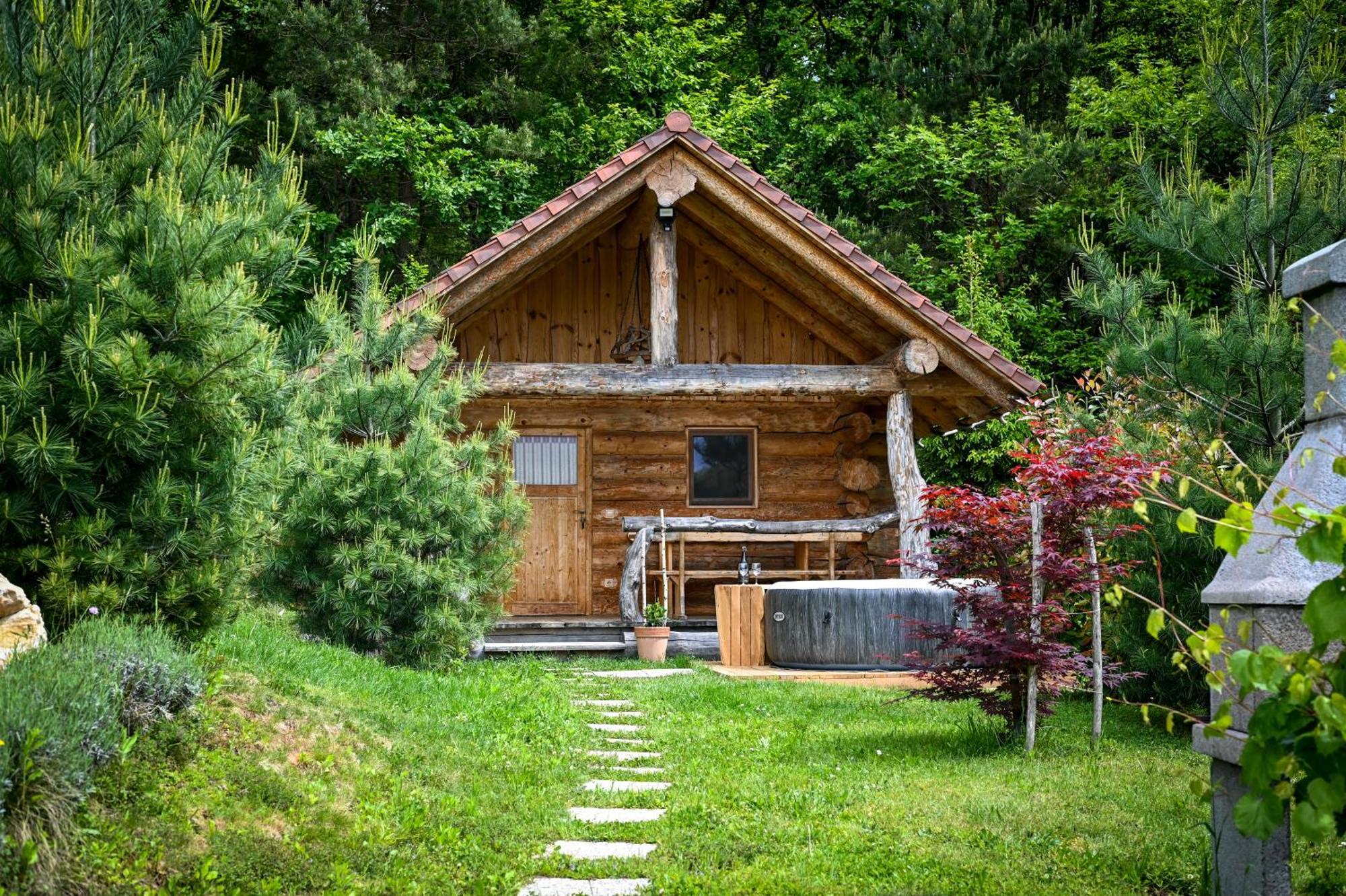 Hut At The Forest Male Brusnice Luaran gambar